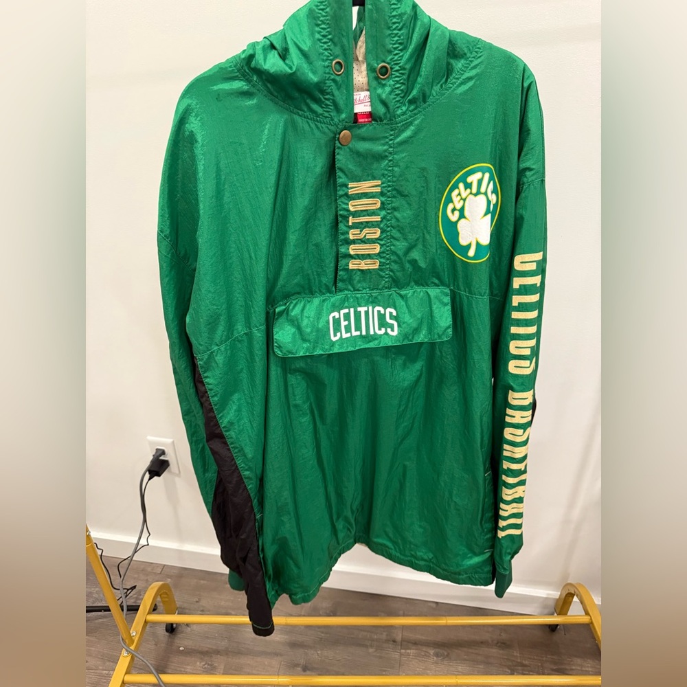 Mitchell & Ness Boston Celtics Team OG 2.0 Vintage Logo Anorak Windbreaker
